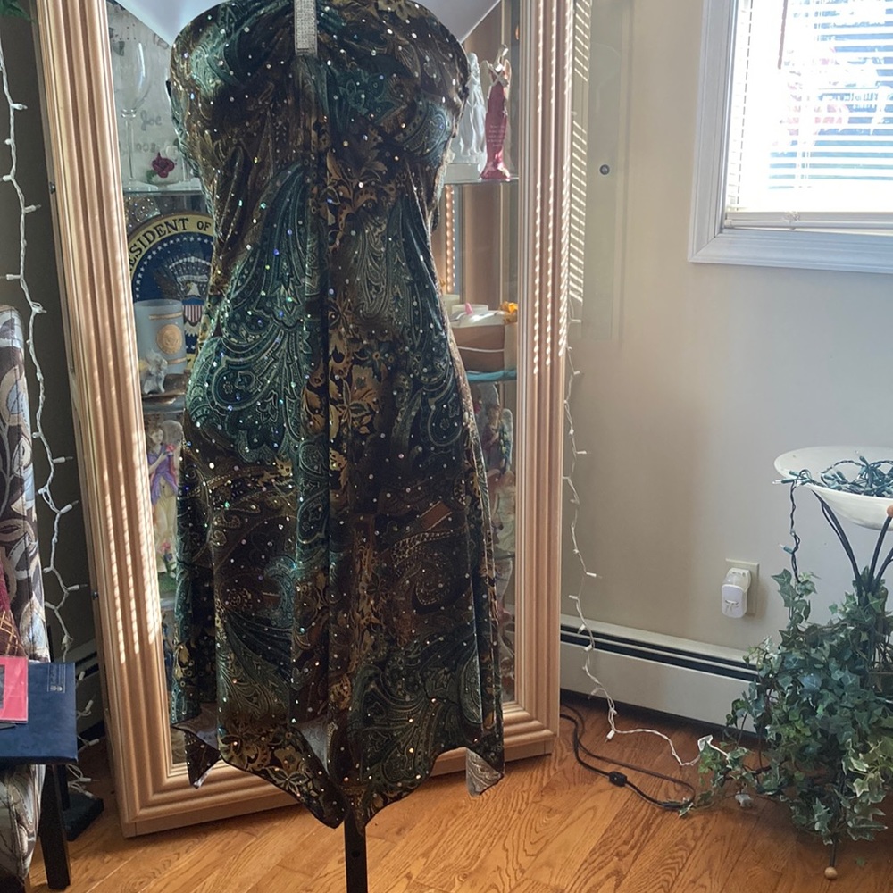 Beautiful dress with Crystal sparkles ties around neck like halter stretchy